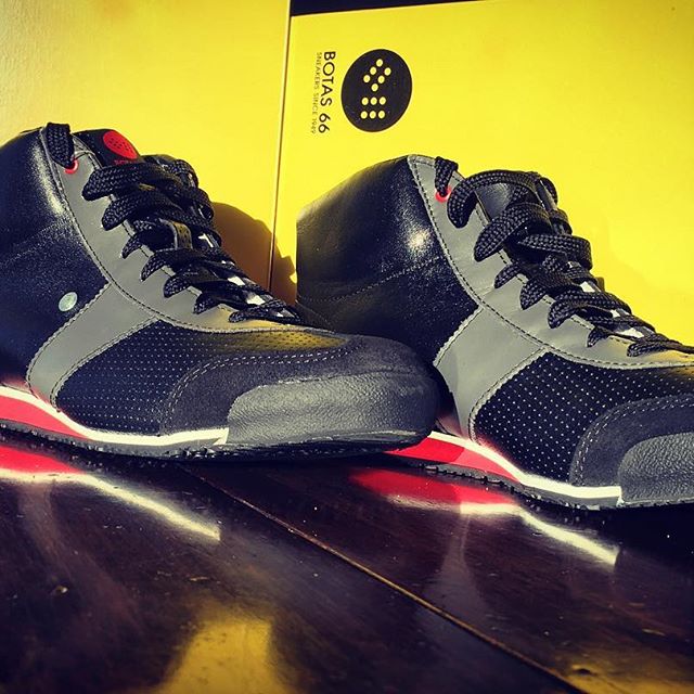 #WeekendWerewolf aren't just for the weekends, they're great on this #humpday and every hump day! 
#BOGO sale ending soon... #Shop now.
botas66usa.com/shoes/