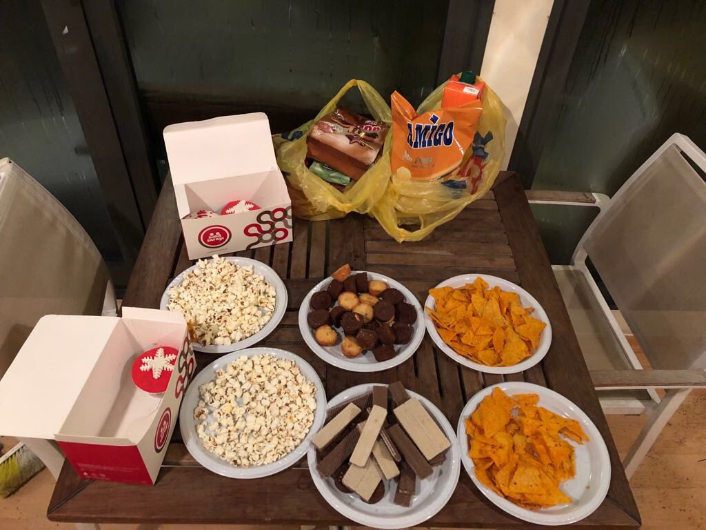 Bir ekip geldi ve bunları hazırlayıp gitti. Böyle şeyler görmek çok güzel. Sizleri seviyoruz 😍