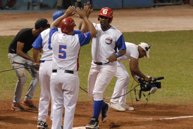 26deLasTunas's tweet photo. #Final57SNB⚾️ #LTU🌵 vs. #GRM🐎 #Cuba: los Alazanes🐴 pagan con la misma moneda @CNCGranmaTV @lademajagua @Invasorpress @escambraycu @PSierraMaestra @tiempo21cuba @Irishernndez @LaZucel @CarlosO28859673 @beisbolcubano @24marlys @Granma_Digital https://t.co/tz1lv1tOac https://t.co/UNMB16JWK1