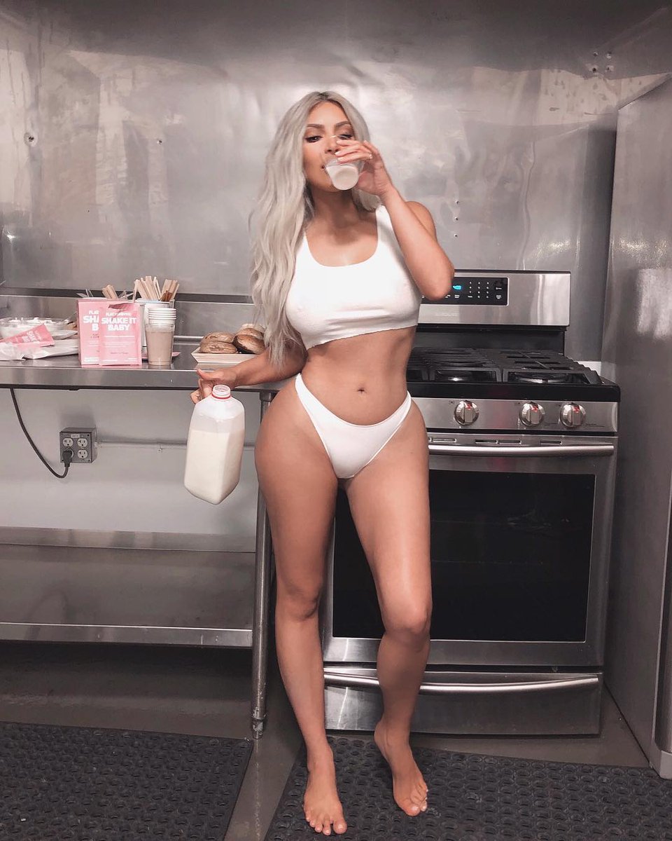 InstagramBaez's tweet photo. Kim Kardashian🔥 https://t.co/WGcQXgST4L