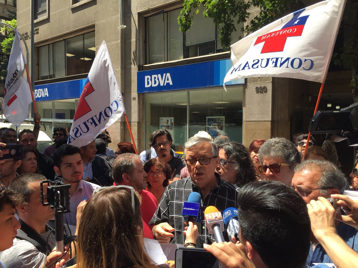 litioparachile's tweet photo. En las oficinas de #Corfo #Santiago hoy se protestó contra el acuerdo que alcanzó #Bitran con #Soquimich, la mayor empresa corruptora de Chile. El estado volvió a regalar el litio a Ponce Lerou https://t.co/oMfdqaLWBk