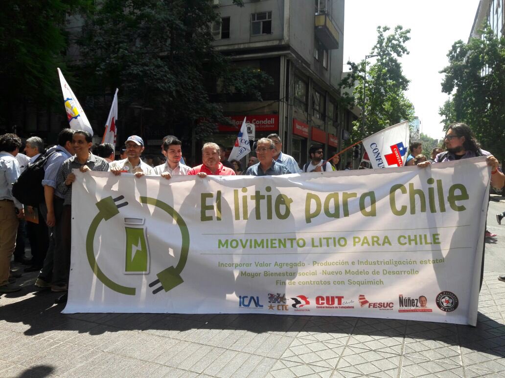 litioparachile's tweet photo. En las oficinas de #Corfo #Santiago hoy se protestó contra el acuerdo que alcanzó #Bitran con #Soquimich, la mayor empresa corruptora de Chile. El estado volvió a regalar el litio a Ponce Lerou https://t.co/oMfdqaLWBk