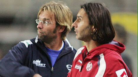 Egypt_Football's tweet photo. "حينما كنا نلعب أنا وكلوب في ماينز، كنا نعرف أننا سنصبح مدربين يوماً ما. وقتها وعدنا بعضنا البعض، من يتولى منا التدريب أولاً سيجلب الآخر ليعمل معه - زيليكو بوفاك المدرب المساعد ليورجن كلوب و صديقه منذ ٢٠٠١ في ماينز و بورسيا دورتموند و ليفربول الانجليزي لهذا اطلق عليهم " الاخوة " https://t.co/KH2iQbmejI