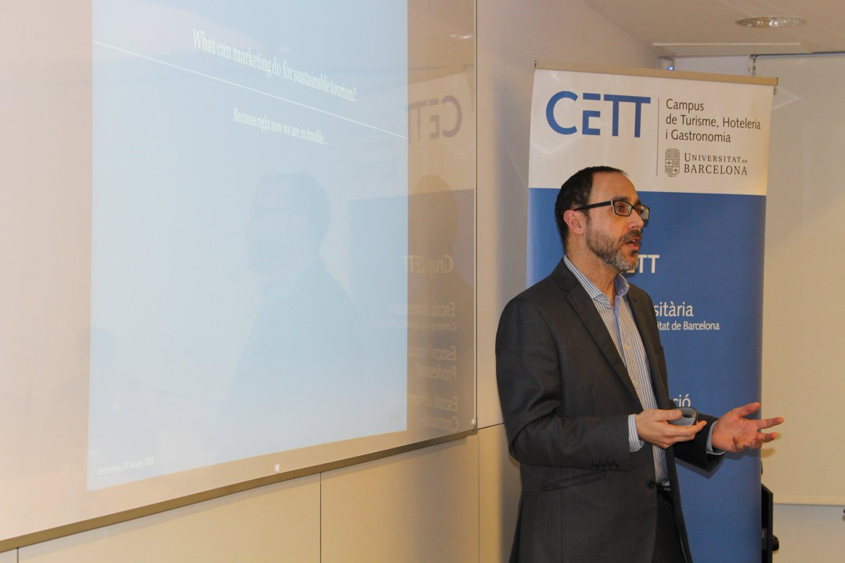 CETT_UB's tweet photo. Hoy tenemos el placer de contar con @xavierfont en nuestra #masterclasscett ☺️para hablarnos de #sostenibilidad y #responsabilidadsocial en el proceso de creación de un producto turístico 🌴¡Un placer contar con su presencia! https://t.co/RSKgwlfKvd