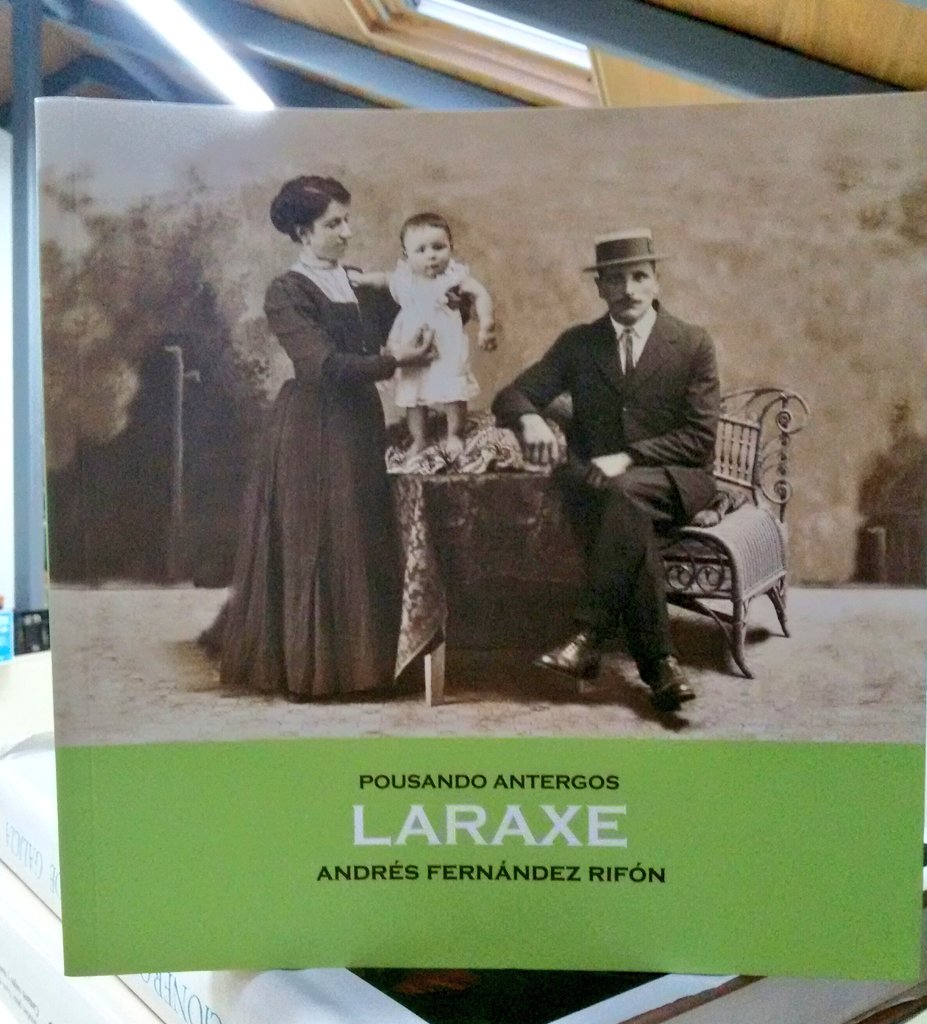 biblioateneo's tweet photo. #NOVIDADES "Laraxe:pousando antergos" de Andrés Fernández Rifón. Álbum fotográfico dos veciños/as de San Mamede de #Laraxe @ConcelloCabanas https://t.co/eROrF8nFeR