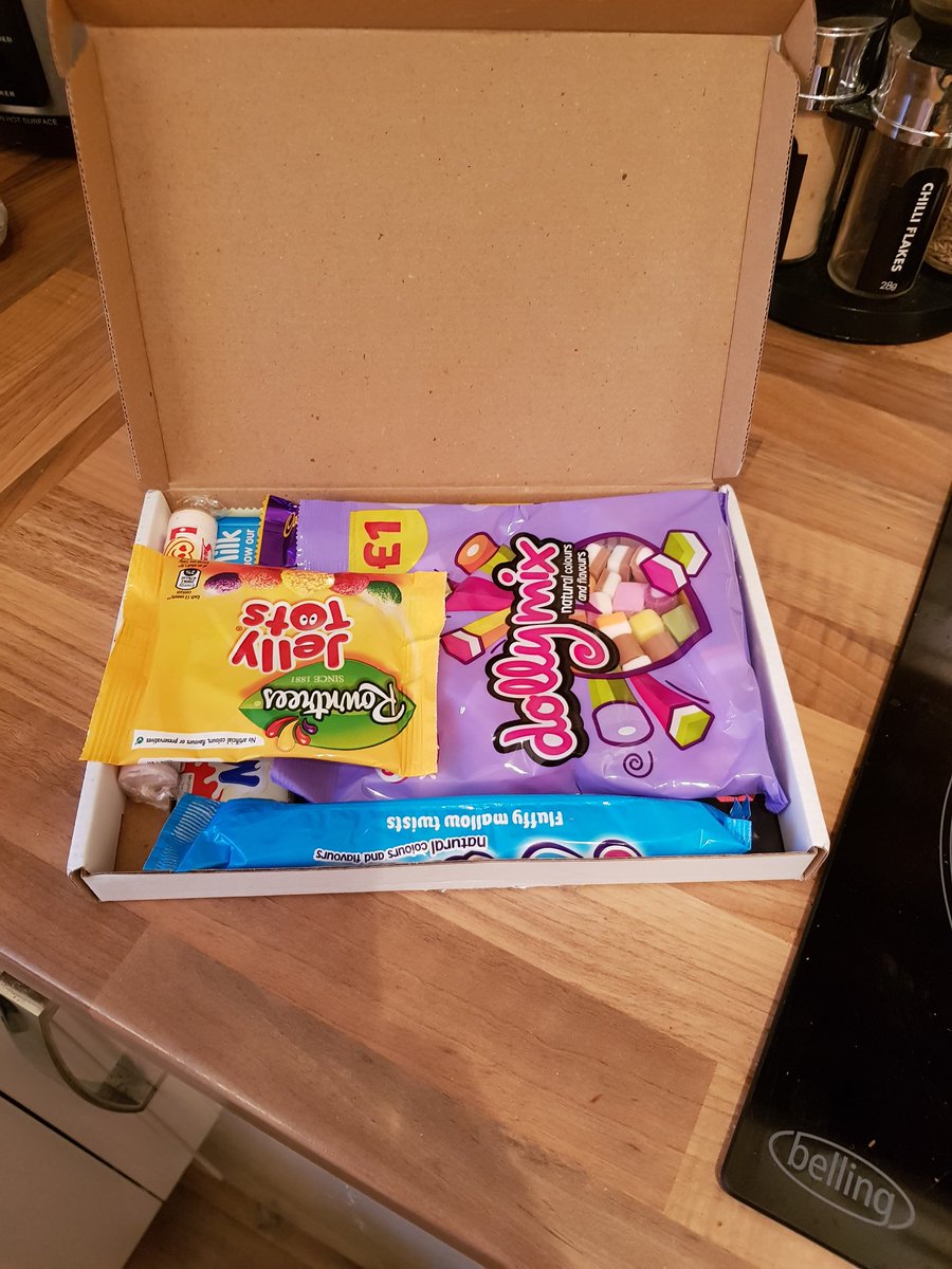 amypefc's tweet image. What a nice package to come home to @ThreeUK @HandyCandyUK  #wuntu #freesweets