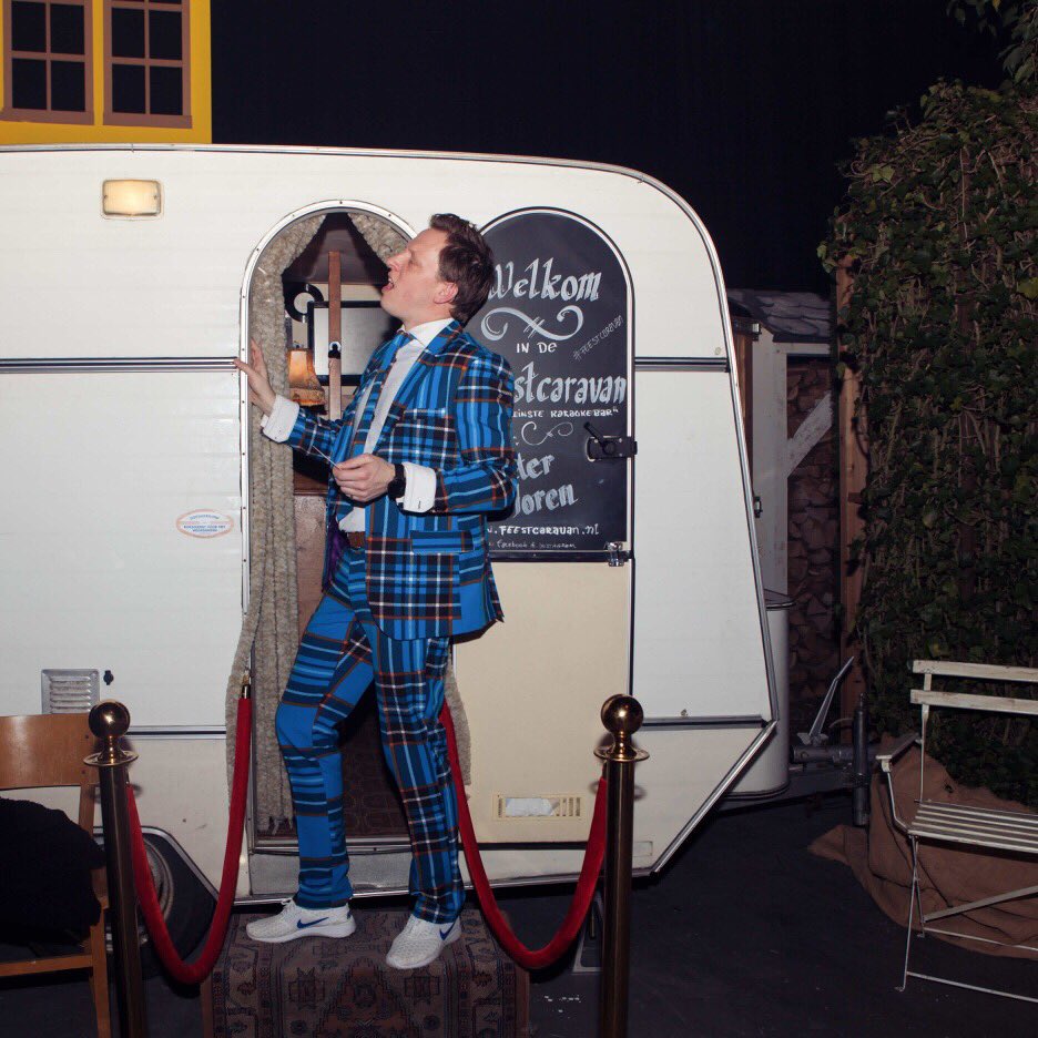 Afgelopen weekend weer op de gevoelige plaat vastgelegd. Dit keer door Monique Banning Fotografie, dank!!
Ons bruine kroegje was weer een fijn hol voor vele feestvierende karaokeliefhebbers. 
#karaoke #feestje #feestcaravan #kroegbazen #gastveleving #evenementen