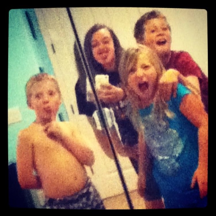 kae_sims's tweet photo. I miss living with these kids 😢 they’re my whole world and I miss them so much 😩😩 https://t.co/eoFkaO5IfI