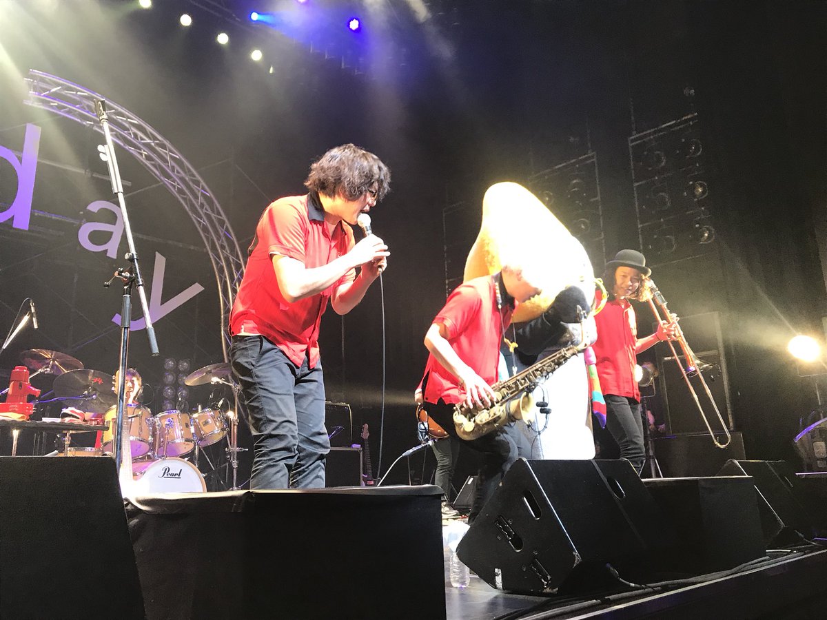 LF_Cal_PJ's tweet photo. 日本工学院のゆるキャラ？のかまトゥ。
完全につーじーさんの頭と同化しちゃった🤣🤣🤣🤣🤣🤣
ちょっと気になって調べたら、なかなか面白いゆるキャラだったでトゥ。
#カルメラ#calmera#かまトゥ https://t.co/bbFrCf9WkG