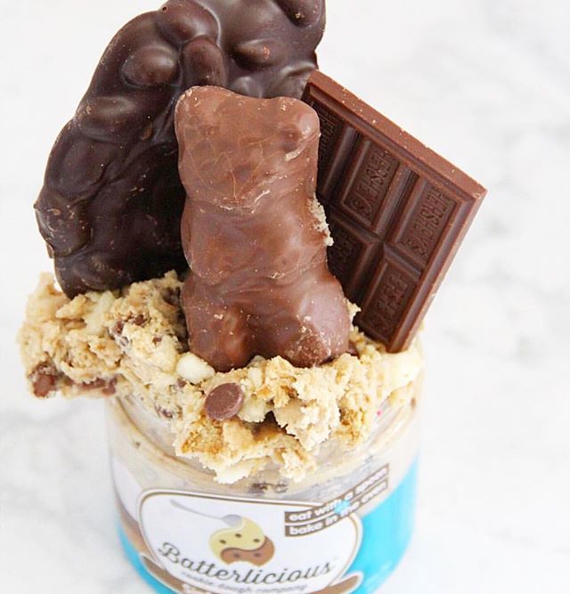 Batterlicious's tweet photo. Cookie dough, chocolate and bears...Oh Yum!!!! 🍪🍫🐻 #publix #racetrac #meijer #dough #yum #treatyourself #cookiedough #dessertgoals #celebrate #specialtreat #cookiedoughlovers #cookie #sweet #dessert #ediblecookiedough #eatwithspoon #bakeinoven #foodi… https://t.co/1K3fz5RJvQ https://t.co/Zxfr4nh5Fk