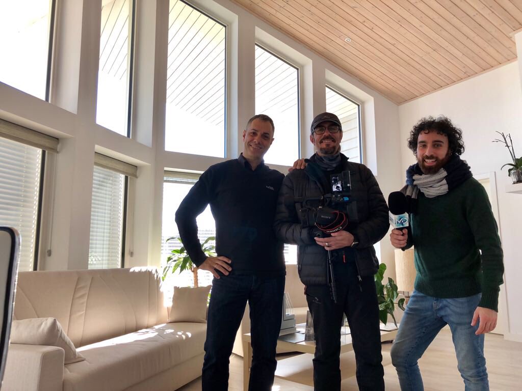 Hoy hemos tenido el placer de recibir a <a href="/telemadrid/">Telemadrid</a> en nuestra vivienda/showroom #Passivhaus de #GuadalixDeLaSierra para el programa <a href="/MadridDirecto/">Madrid Directo</a> que se emitirá en estos días. Gracias a <a href="/RafaRodrigoZ/">Rafa Rodrigo</a> y su cámara por la profesionalidad y el interés que han demostrado.