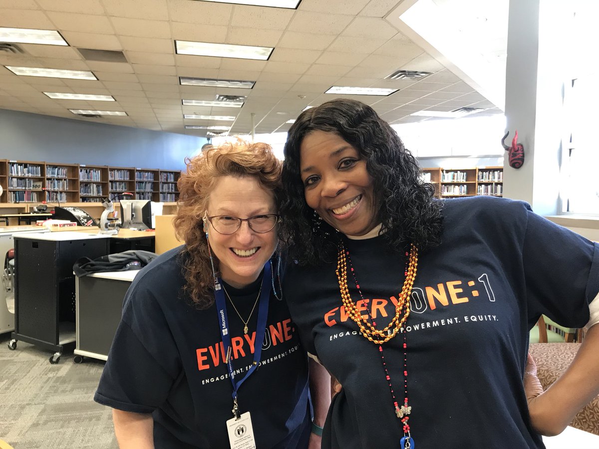 caricollins05's tweet photo. Exciting Chromebook deployment at @AustinCrockett !! #E121 #AISDinnovates @aisdtdt #AISDproud https://t.co/O8moaNVf3E