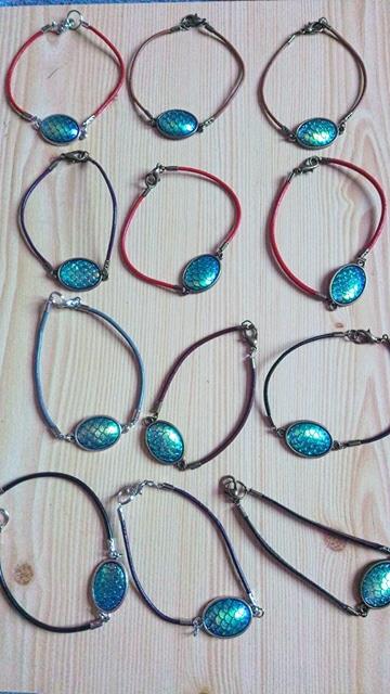 inleather03's tweet photo. Reçu les #cabochon et voilà après la pose sur les bracelets et boucle oreille
#InLeather #maroquinerie #bijou #bijoux #bracelet #femmes #filles #madeinfrance #madeinallier #madeindauvergne #fabrications #fabrication #fabricationfrancaise #france #francais #francaise #Année2018 https://t.co/lRePdwXLCR