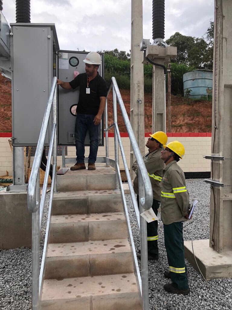 Realizando testes na Subestação 138kV com a CEMIG.