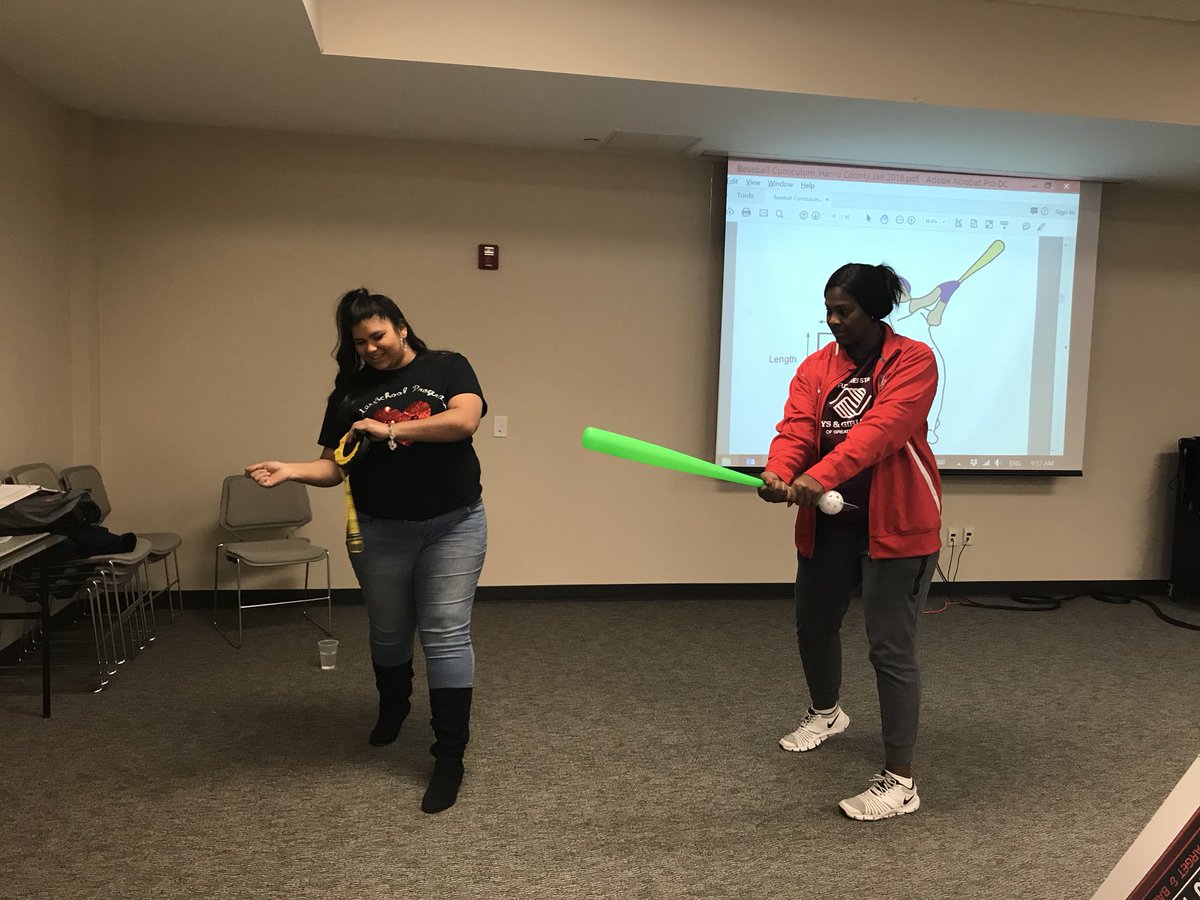 HCDE_CASE's tweet image. Afterschool staff measuring their strike zones #LessonTwo #StepOne #ScienceofSportsTeacherTraining