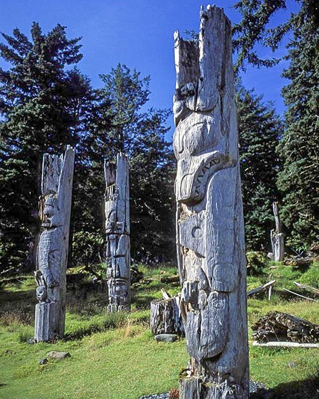 ThirdAgeExped's tweet photo. Haida First Nations mortuary totem poles at #Ninstints at Haida Gwaii #britishcolumbia #travel #unescoworldheritagesite https://t.co/HPe7ntwZu7 https://t.co/X0Mmqr3EXi