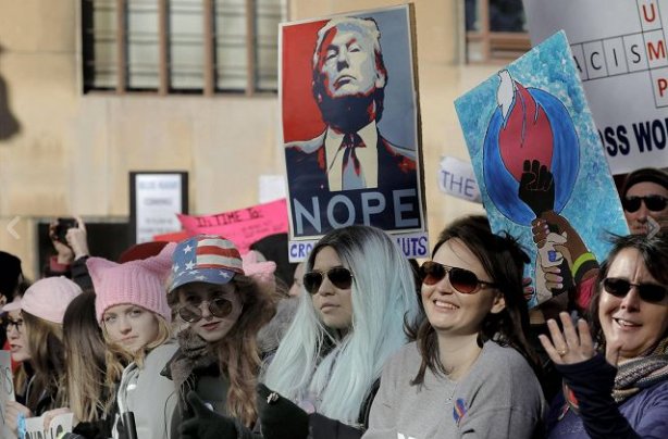 Cala drasticamente la #fiducia nei #media e cresce la credibilità dei CEO, mentre un quarto degli intervistati non legge più i #giornali "Perché troppo sconvolgenti". Il quadro dell' <a href="/EdelmanPR/">Edelman</a> Trust Barometer 2018 su bit.ly/2E60E92