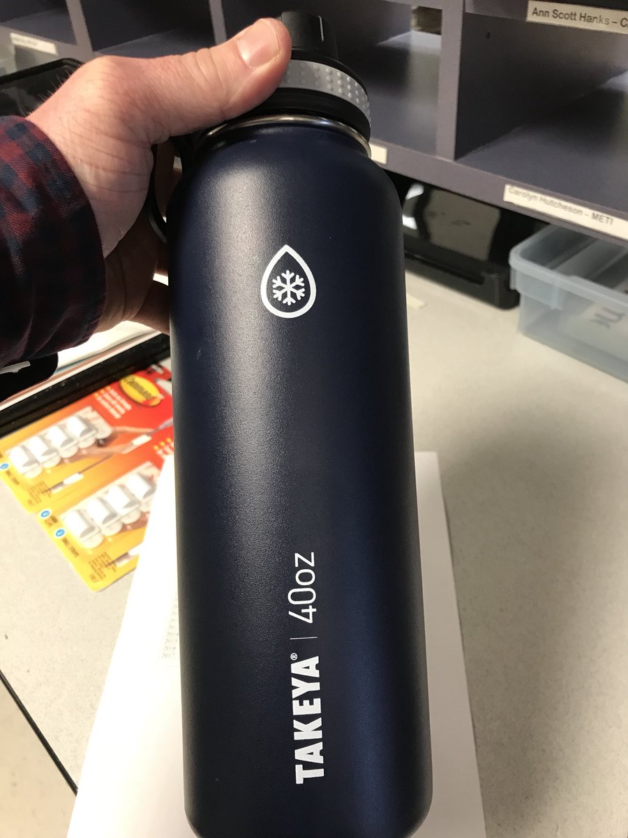 OCEEPrincipal's tweet photo. #BHall being #OceeStrong 40oz of water down! Going for another 40oz of water this afternoon! #hydration @oceeotters https://t.co/z5IVECZPv3