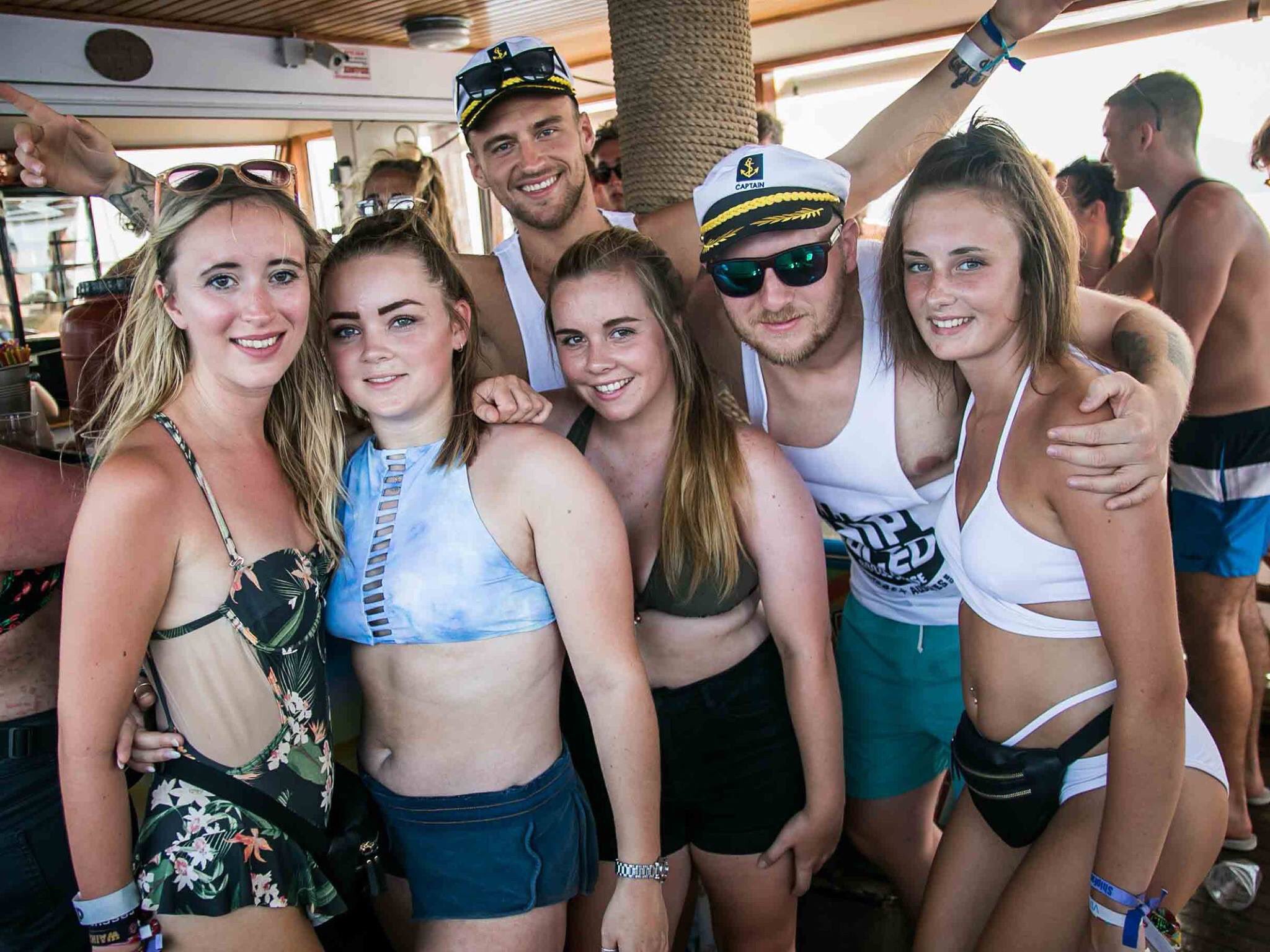 Boat party top outfits 2018