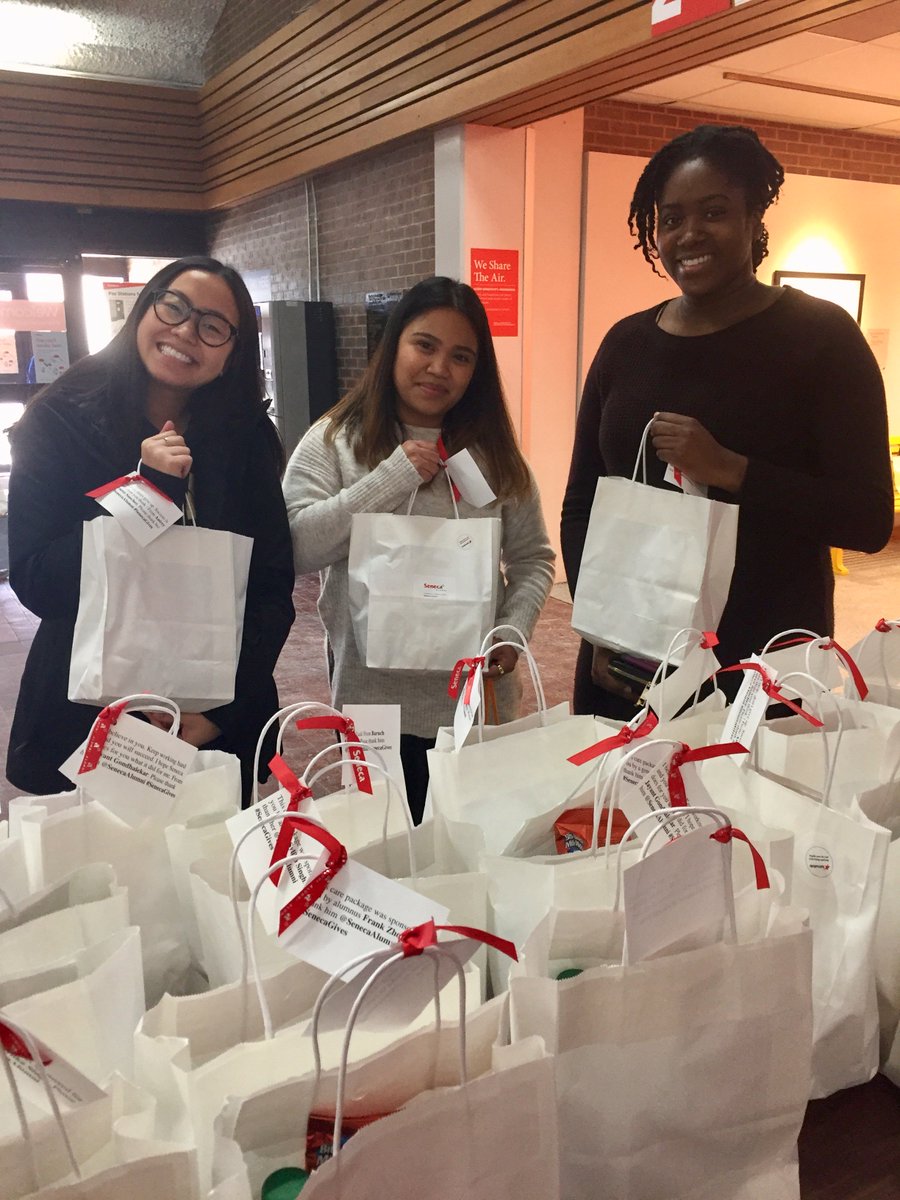 SenecaAlumni's tweet photo. We know how important it is for our students to start a day of learning with a full stomach of nutritious food and encouragement to accomplish their goals. Thank you to our alumni and @aramark for supporting our efforts. We could not have done this without you! 📚🍎📓 https://t.co/UtE6cclICp