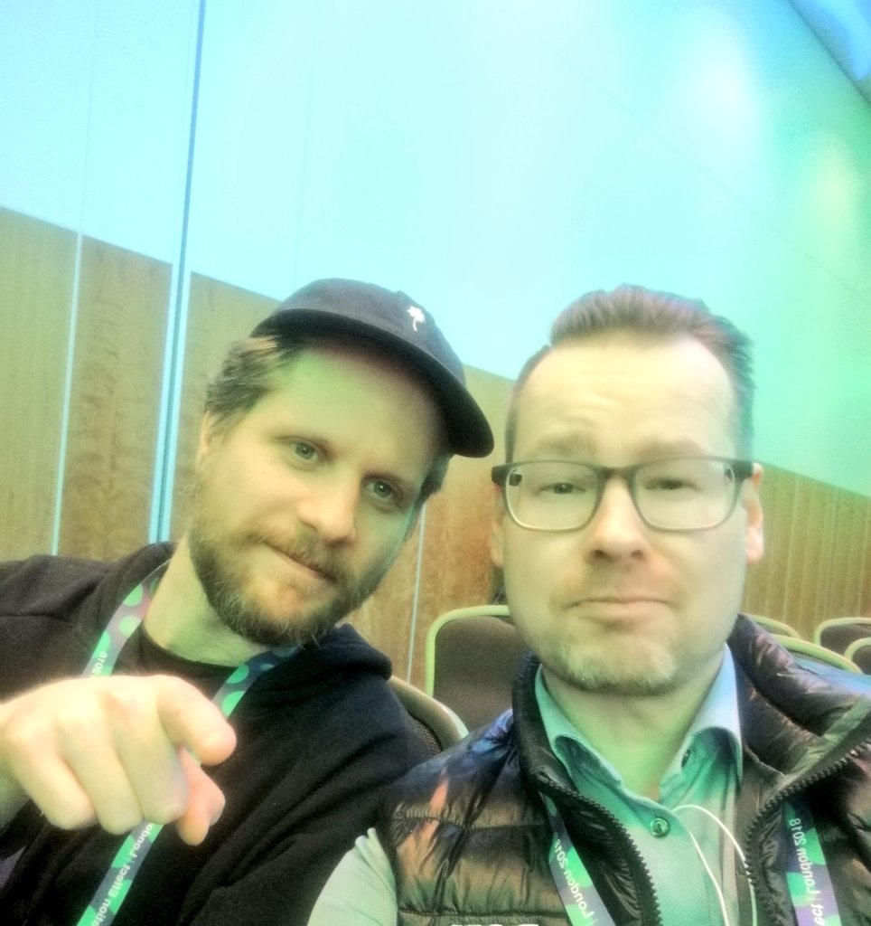 Vi börjar samarbeta och nätverka direkt från första stund! Träffar Min nya verksamhetsvän Martin från Kungsholmens grundskola #Stockholm #BETT18 #linedu