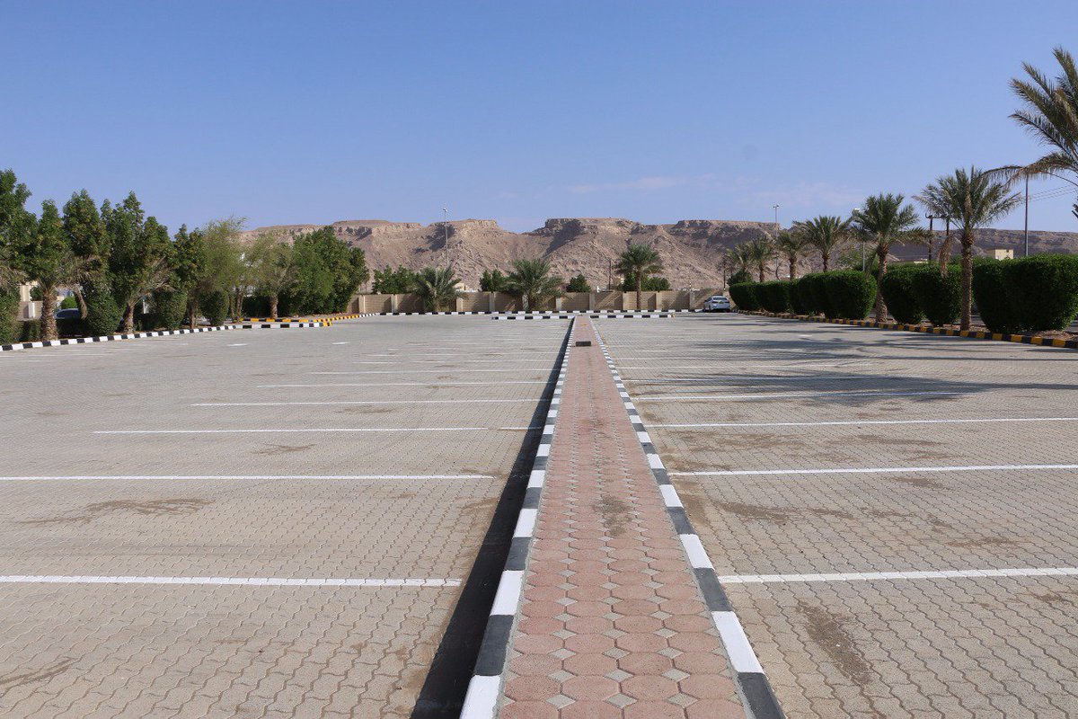 دشن مستشفى #عبري المرجعي مؤخرا المواقف الجديدة و التي ستخدم  شريحة كبيرة من مرتادي المستشفى مرضى و زوارًا .  

حيث بلغت المواقف المضافة حوالي 117 موقف  ليكون مجموع هذه المواقف مع المواقف القديمة حوالي 402 موقف منها 5 مواقف لذوي الإحتجاجات الخاصة تخدم مرتادي المستشفى .