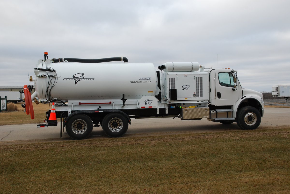 RingOMatic's tweet photo. Big & Small, we build them all at #ringomatic! This beauty is heading to an excited crew in Florida, enjoy it fellas! #vactruck #2600vacextreme #provenperformace https://t.co/M8MCLazJMC https://t.co/x00mRIOHGg