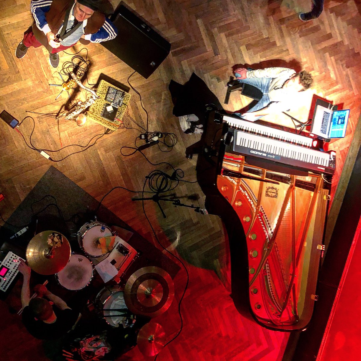 perr0n3's tweet photo. heute Mittwoch_24.01.2018
Türöffnung 19:30h Konzert 20:30h
@beeflatbern im PROGR
Simon Ho_keys
Simon Baumann_drums
Koch Hans_reeds
#simonho #keys #simonbaumann #drums #hanskoch #reeds
#live #turnhalle #bern #concert #lessimonfeaturinghanskoch https://t.co/UERoQRx1kr