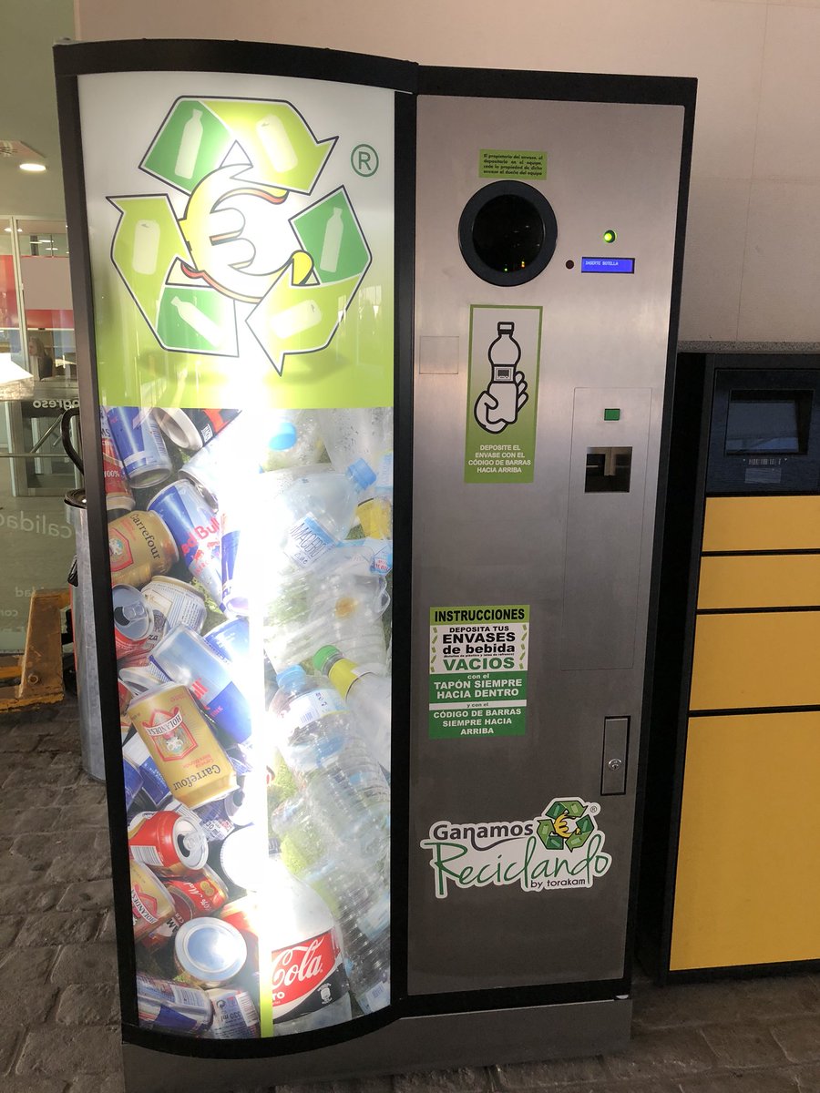 castanys_E's tweet photo. #piensoluegoreciclo #antesdetirarreciclar. Gran iniciativa en @SecuritasDirect para reciclar las botellas y latas en el trabajo. https://t.co/VaEAW7FCJr