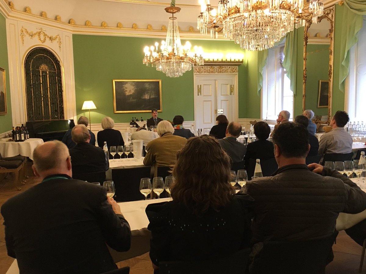 ItalyWineGuide's tweet photo. A day with Gambero Rosso Vini d’Italia 2018 in #Copenhagen tasting Great Italian Wines selected from #gamberorosso2018 Guide #winelover #vino https://t.co/ctWghhQrug