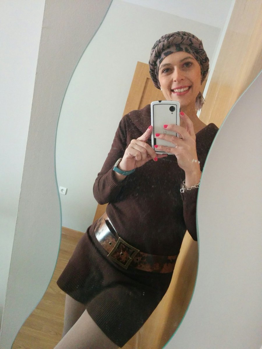 MiguelDlaCamara's tweet photo. Un post EXTRAORDINARIO de @AlmuRadX sobre el afrontamiento en #cancerdemama para el cuidado del #cabello en #quimioterapia

#OncoLooks #Oncología #Peluquería #Estética 
https://t.co/ge1LTLovo8 https://t.co/DdFJiwZMEY