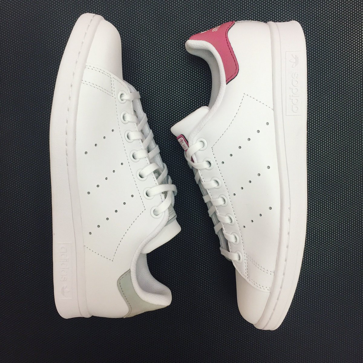 CodeShoesStore's tweet image. La Stan Smith est disponible du 30 au 38 2/3 dans votre boutique du centre-ville de Vannes. 
#adidas #adidasstansmith #adidasshoes #adidasaddict #adidasstansmithpink #newarrivals #sneakernews #shoesporn #lifestyle #streetstyle #sneakersaddict #shoesaddict #baskets #kicks
