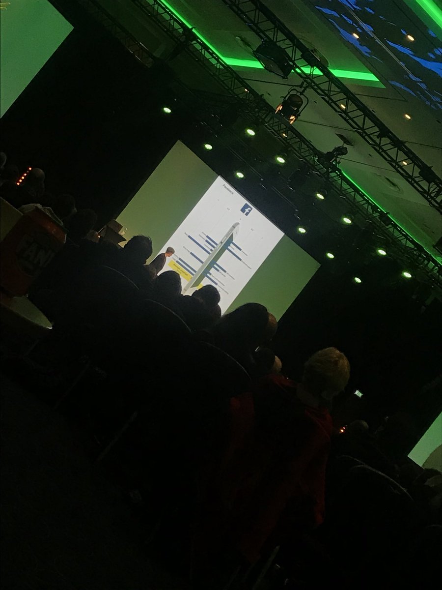 🌟 För- och nackdelar med sociala medier: <a href="/darjaisaksson/">.darja</a> har jättebra argumenter kring hur soc medier t ex att kunna prata ut med någon när en mår psykisk dåligt eller är ensam, har möjlighet att skapa kontakt ... #hållermed #linedu 💚 #solskol #runbacka 🌟