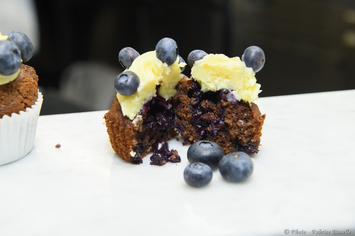 pariscordonbleu's tweet photo. #Atelier de #pâtisserie autour de la #myrtille du Chili @FruitsfromChile à l'institut. Au menu : Cupcake chocolat-myrtille avec Chef Valton et @AnnikaPanika @ConstanceMarle @_SweetAndTreat_ @happyfoodblog_ @morganabbou @paumeeaparis https://t.co/MVj7JiW4Zo