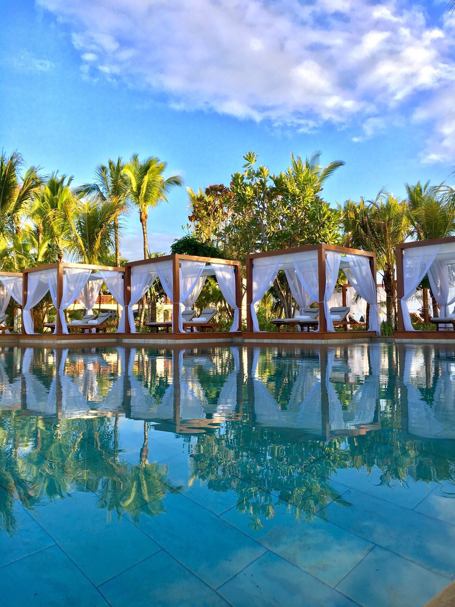 OOLeSaintGeran's tweet photo. Make the most out of this magnificent weather in your private cabana with champagne, cocktails and snacks throughout the day. https://t.co/cYh3y6eLPv