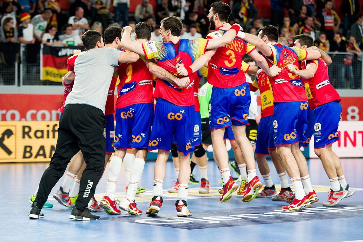 Raúl Entrerríos tweet media