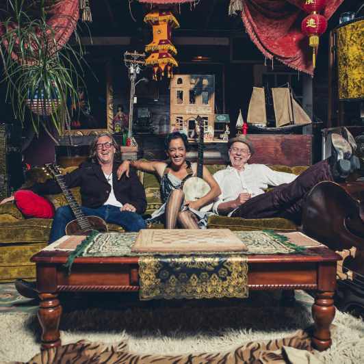 ArtoftheSong's tweet image. The #featuredartists of the week this week on Standing 'O' is the @EvieLadin band w/ #KeithTerry and #ErikPearson. Check out their page here: standingoproject.com/artist/evie-la… #featuredartist #newmusic #guitar #folk #americana #greatmusic #instamusic #inspiration #artists #evieladinband