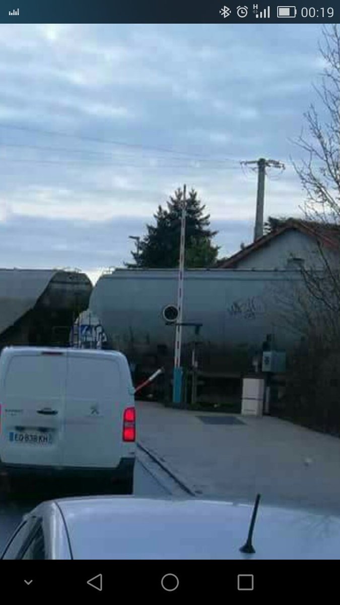 LukJulien's tweet photo. #SNCF
Une explication ? Les derniers contrôles sur ces dispositifs, ils étaient OK ? @ saint julien l'ars https://t.co/VJhBOLcwvx
