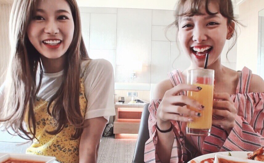 twicepeaches's tweet photo. - sana &amp; nayeon aesthetic *:･ﾟ✧*:･ﾟ✧ https://t.co/1NbOrnp48M