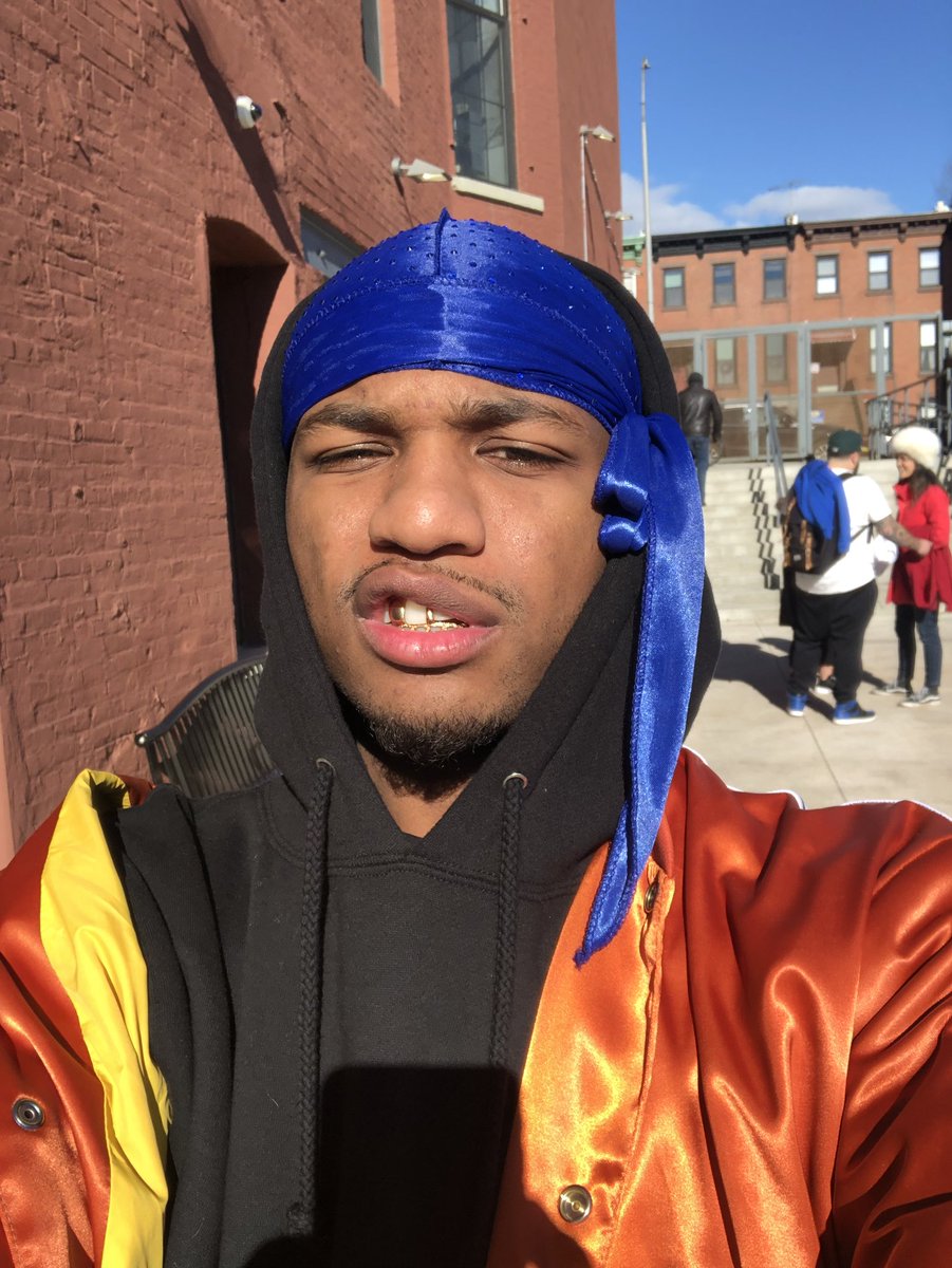 guapdad4000's tweet photo. Itβs cold af in New York https://t.co/T9fMy2M696