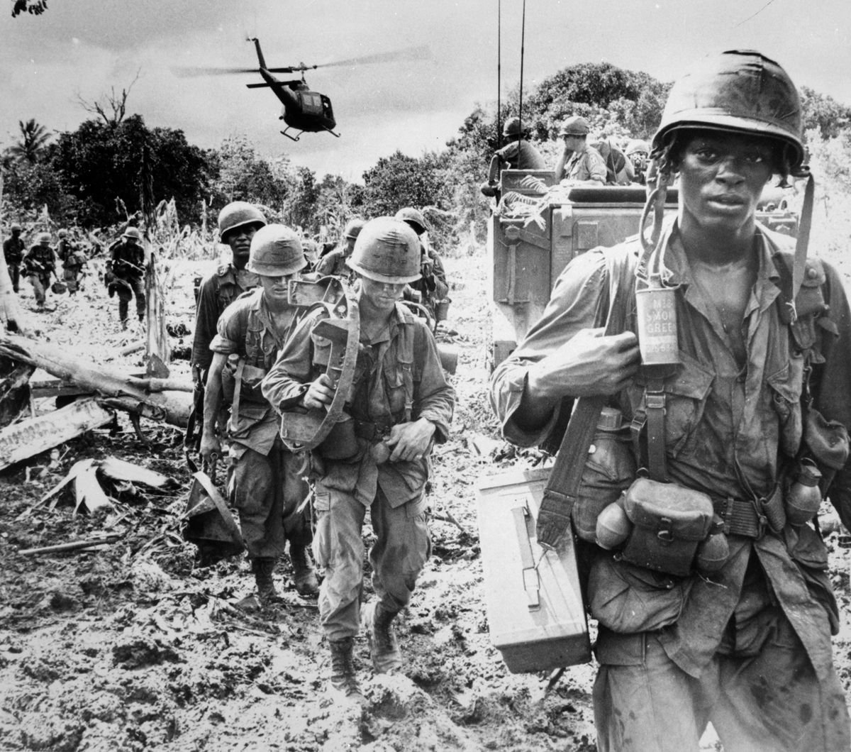 The groundbreaking exhibition, The Vietnam War: 1945-1975, is on now through April 22 @nyhistory! Get an in-depth look at one of the most controversial events of the 20th century: 
buff.ly/2CNq6z7 #KioskByFlowVella