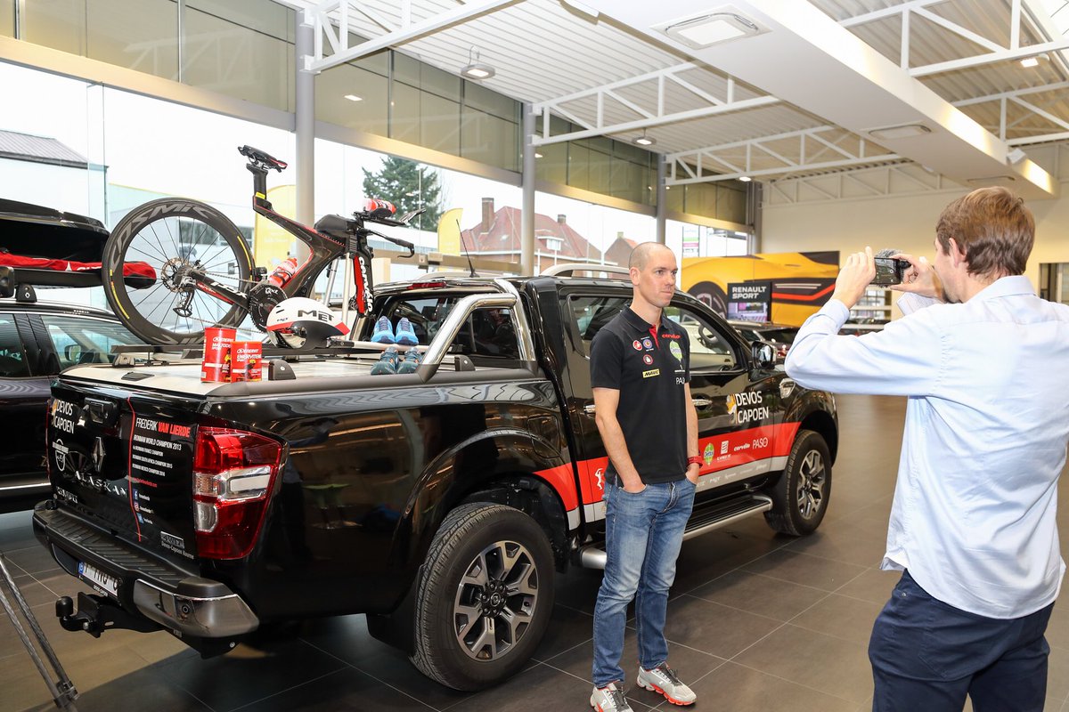 fvanlierde's tweet photo. Looking back at yesterday’s press conference in pictures.
#devoscapoen
#Renault #Alaskan
📸 @davidpintens https://t.co/pCm1nBQVUG