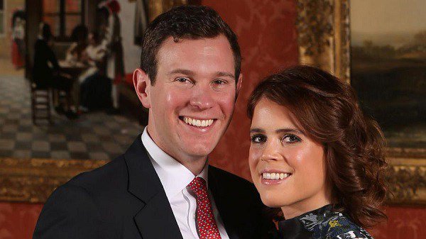 Moda_SemLimites's tweet photo. Noivado Real: Princesa Eugenie e Jack Brooksbank! #casamentoreal #noivadoreal #princesaeugenie https://t.co/nhf2FvCqMH https://t.co/vwuEU9eeHU