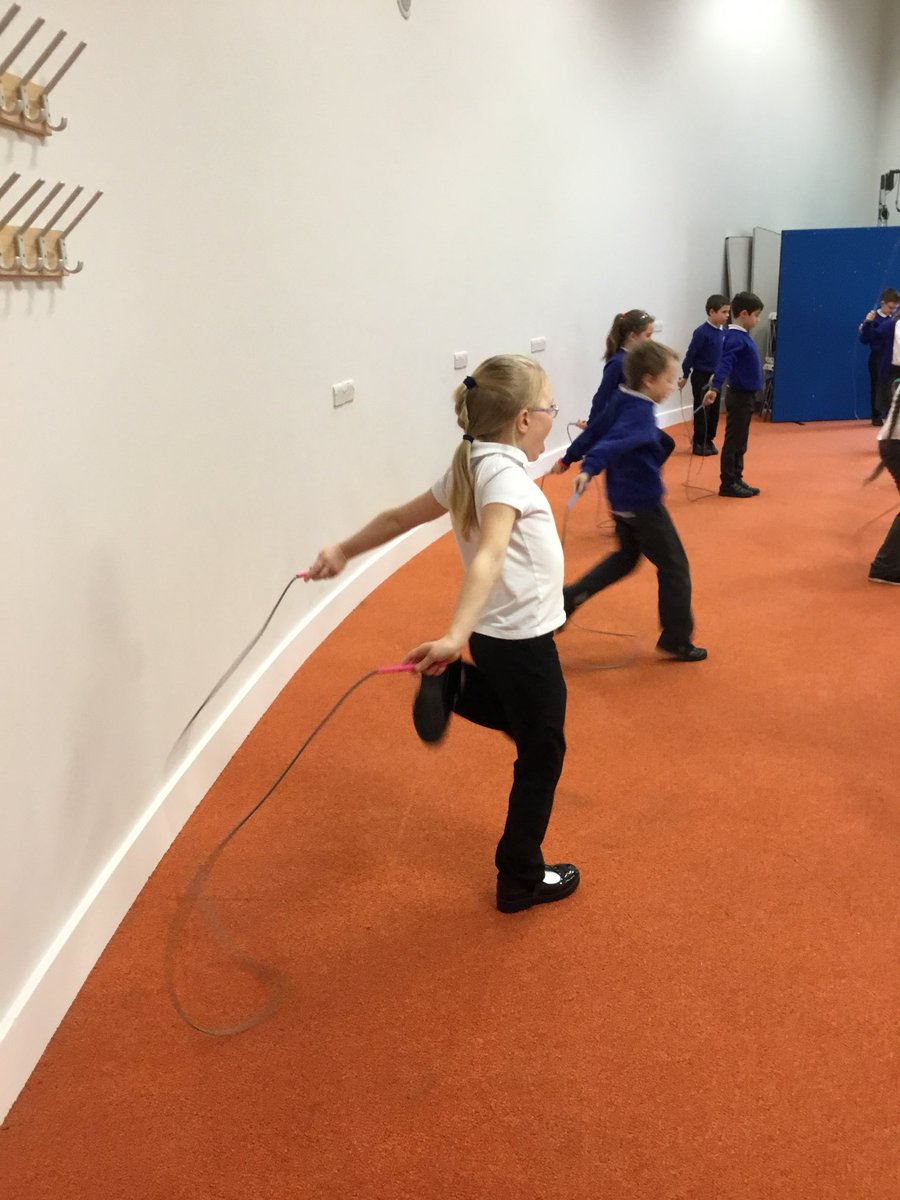 whitleighpri's tweet photo. Another active day of #skipping with @Dan_DTSM. The children have loved learning new tricks to try out on the playground. #ICanSkip #CelebratePE https://t.co/SAujF9VBH8