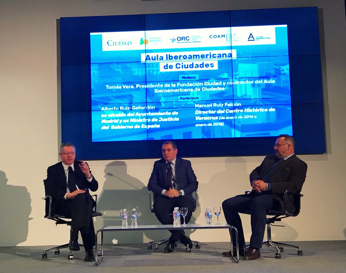 BorjaGIglesias's tweet photo. 🔊🔵 Disfrutando del coloquio del AULA IBEROAMERICANA DE CIUDADES en el Colegio de Arquitectos @COAMadrid organizado por la Fundación Ciudad que preside Tomás Vera...aplicando políticas #growingup para nuestros municipios, como #Brunete ....🔝@CiudadFundacion https://t.co/oQfjUQpbav