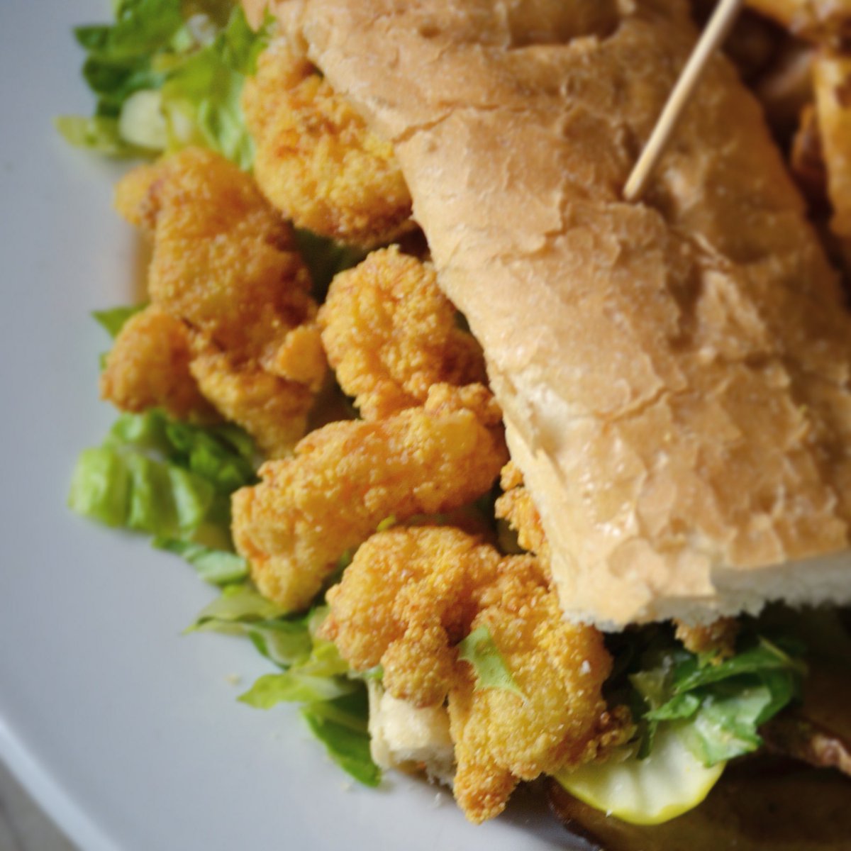 skilletstfood's tweet photo. The @DineAroundSea #ShellfishShowcase ends tomorrow!
We have a shrimp po boy with fried shrimp, pickle, roma tomato, iceberg lettuce, lemon aioli, new orleans french bread https://t.co/4wvAczvkXz