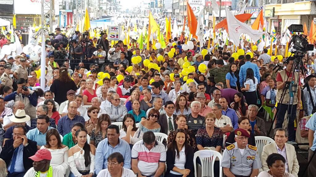 Lenin's tweet photo. Llego con buenas noticias para nuestros queridos jubilados y para miles de jóvenes de esta próspera tierra. Hoy se cristalizan dos aspiraciones: Santo Domingo tendrá su propia universidad y pagaremos a los jubilados una deuda de diez años. #CumplimosConStoDomingo https://t.co/hGwnu9x2R6