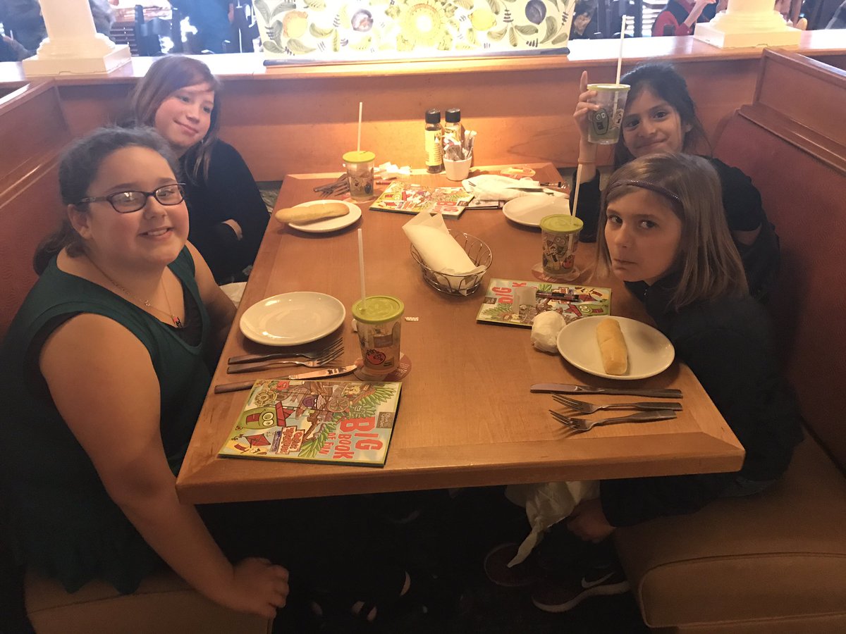 s_young2012's tweet photo. Olive Garden after @basshall #austinroosrock https://t.co/1Jk0OBt4u5