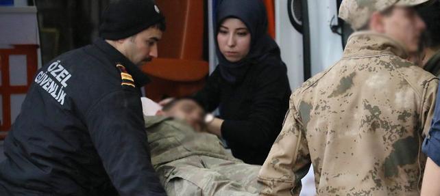 cumhuriyetgzt1's tweet photo. Afrin Harekâtı 5'inci gününde... TSK: Şehit olan iki arkadaşımızın naaşına ulaşamadık
https://t.co/FxD3jAKYXR https://t.co/IqSlFUlaCw