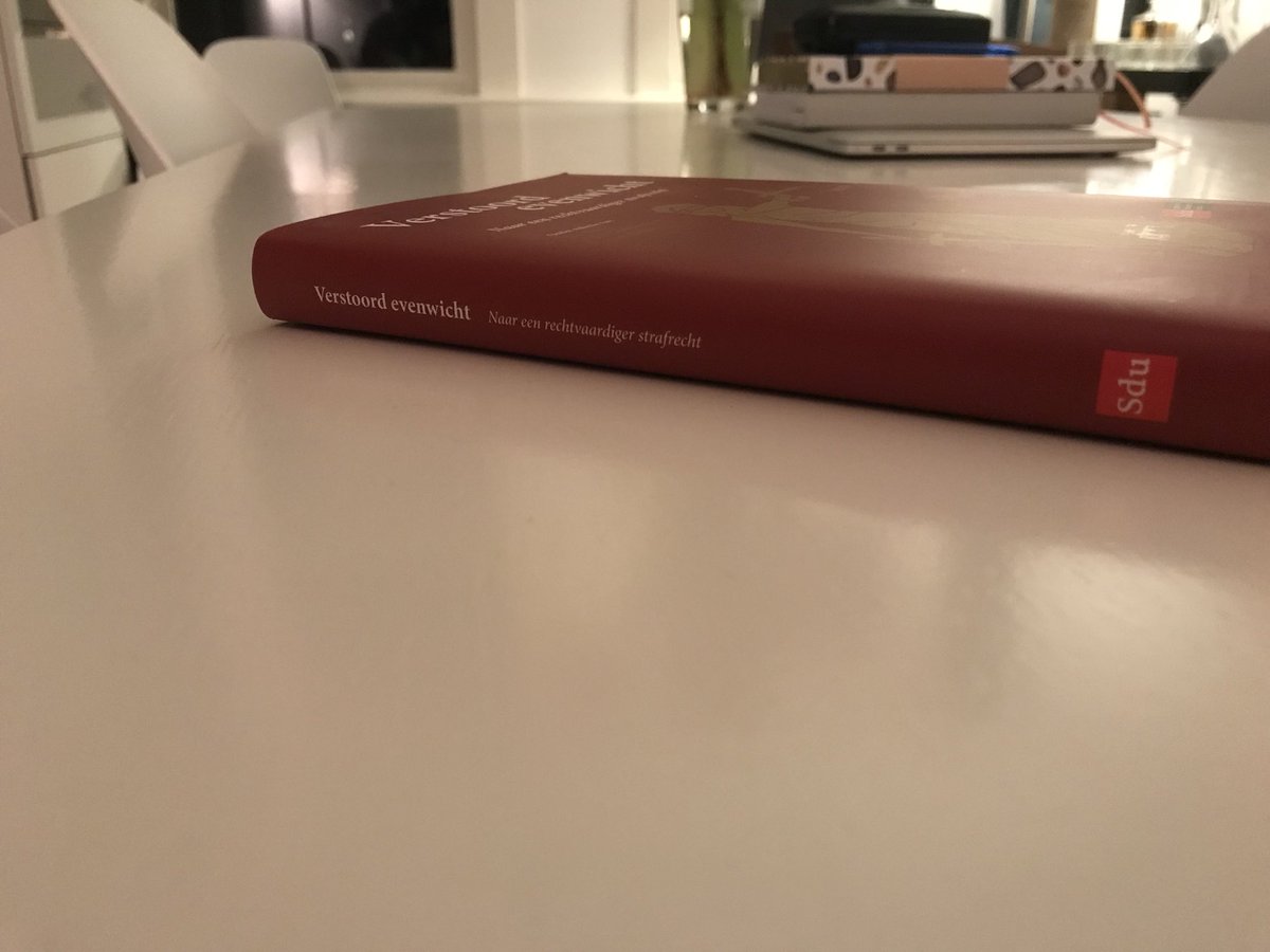 JaapBaar's tweet photo. Sneak preview: Lustrumbundel @NVJSA Wordt vrijdag gepresenteerd, alle leden krijgen een exemplaar. Niet leden kunnen de bundel bestellen in de @Sdu webshop @Sdu_Strafrecht #trots #nvjsa #lustrumbundel https://t.co/YTLBSqzF4g